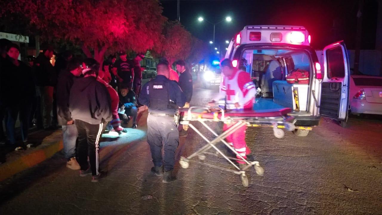 $!Accidente entre motocicletas deja a joven lesionada en Escuinapa
