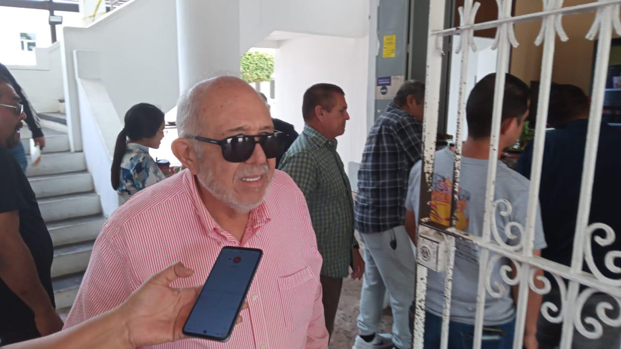 $!Reaparece ‘El Químico’ en el Ayuntamiento; ‘Voy por el Gobernador y el Alcalde’, advierte