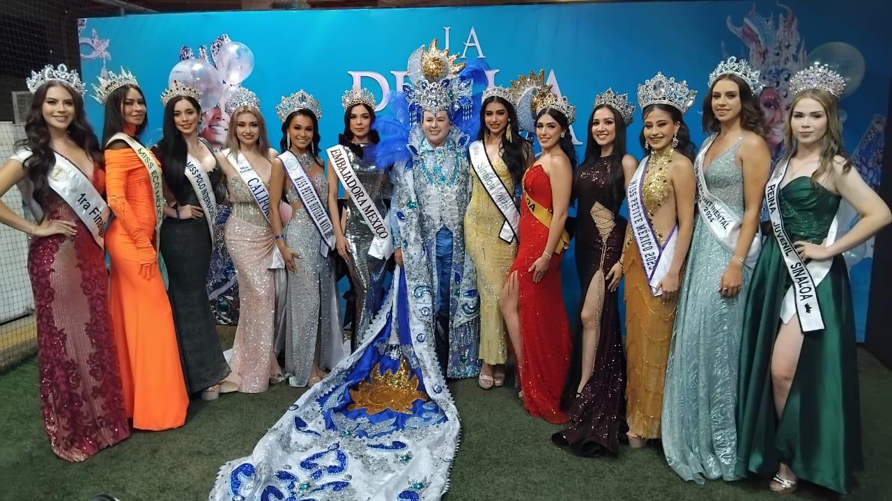 $!Héctor Limón, Rey del Carnaval de Mazatlán 2024, entre las embajadoras de la belleza del Carnaval.
