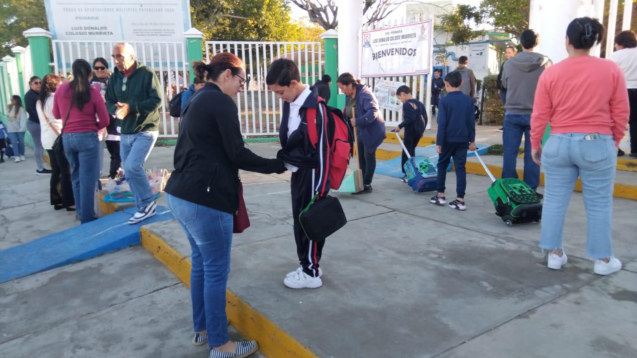 $!Niños y niñas de Mazatlán regresan a clases para continuar el año escolar 2024-2025