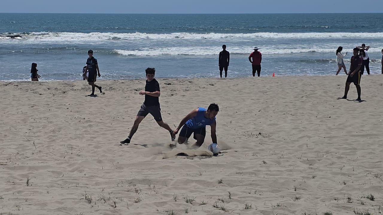 $!Dirección de Deportes realiza actividades en playa El Caimanero, en Rosario