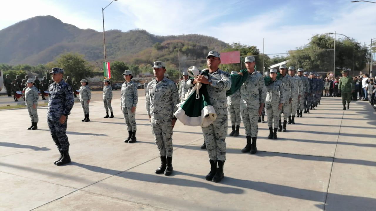 $!Ejército extiende bandera gigante en la comunidad de Jesús María