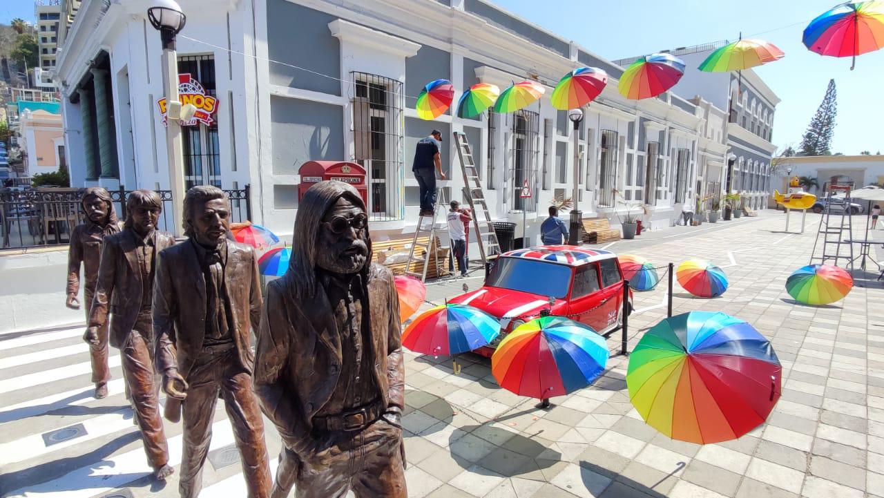 $!En Mazatlán ponen ‘sombra multicolor’ a los Beatles