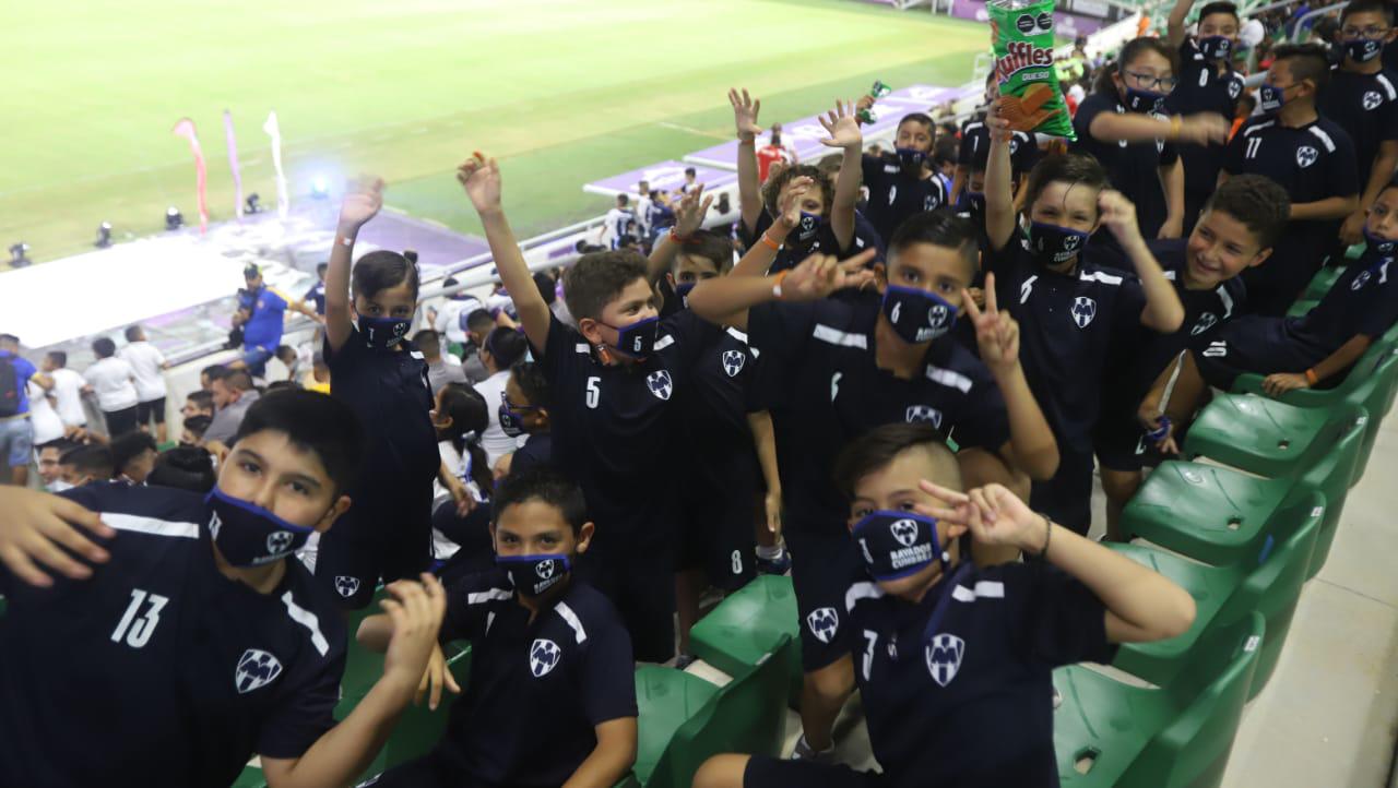 $!Inauguración de la Copa Mazatlán de Futbol llena el Kraken de algarabía