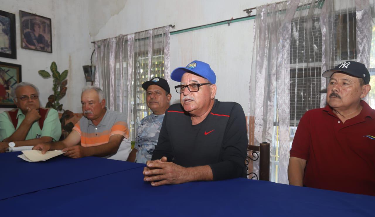 $!Presentan planilla contendiente a presidencia de Club Polluelos