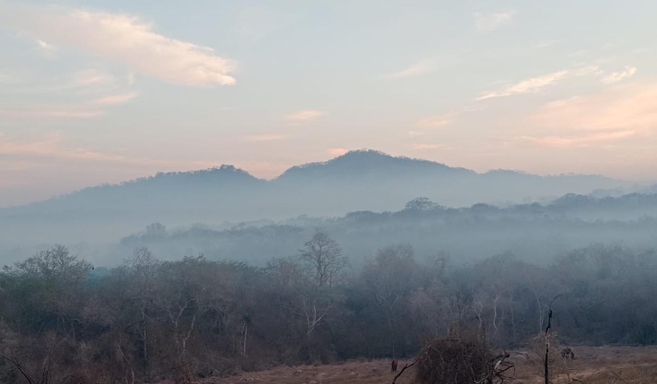 $!Vecinos de Rosario convocan a combatir el incendio en el cerro del Yauco