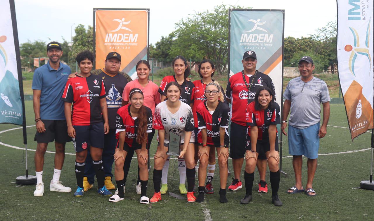 $!Reconocen a las mejores jugadoras de Vistas del Mar