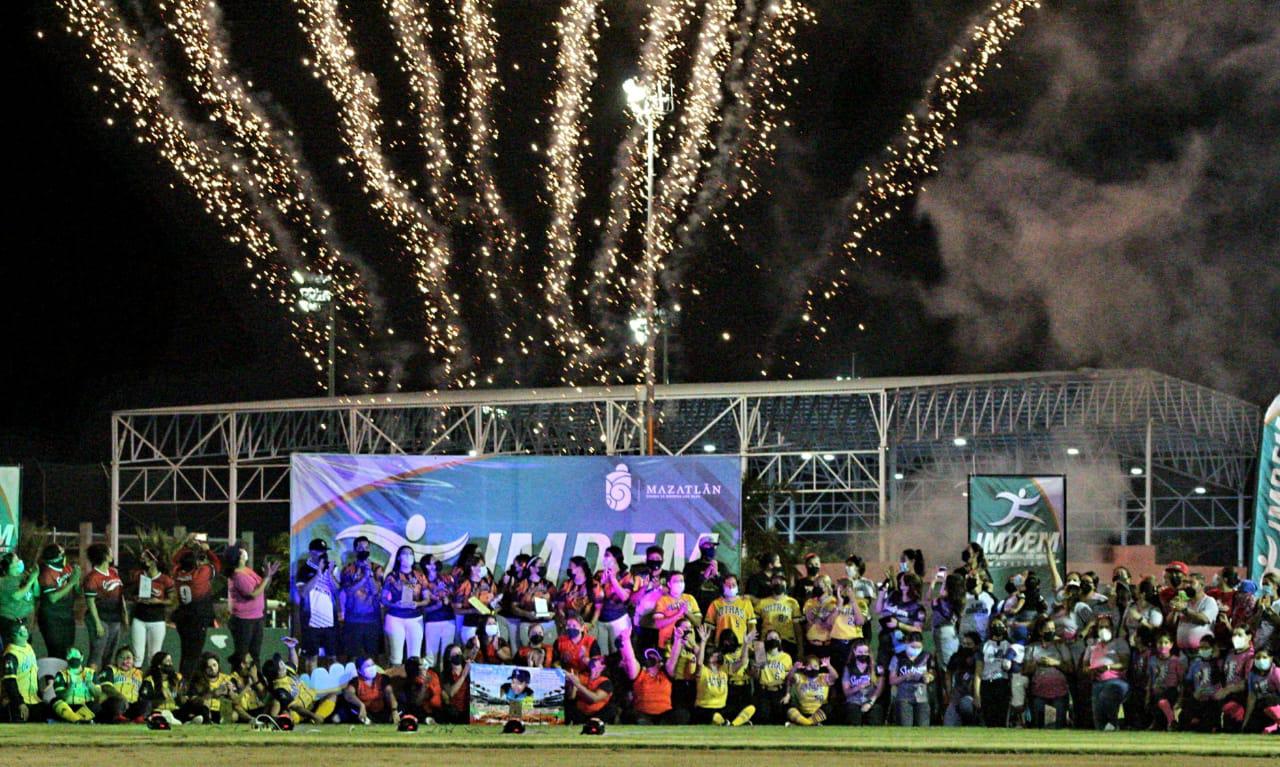 $!La Liga de Softbol Municipal define a sus invitados a playoffs