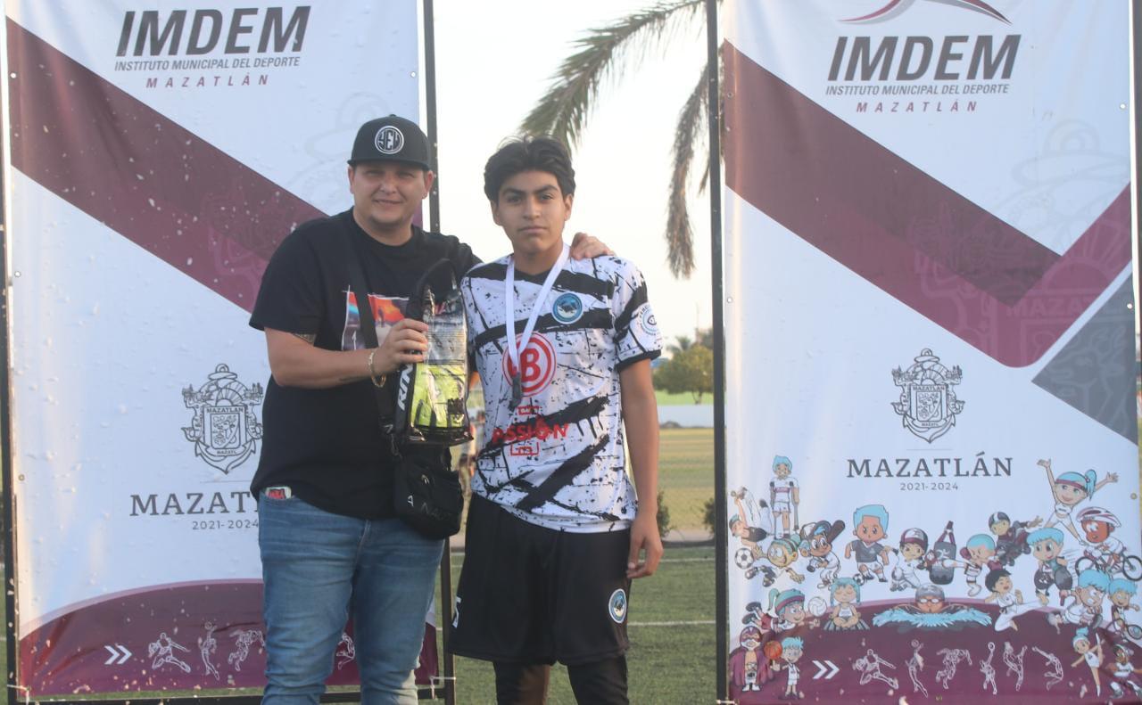 $!Premian a los mejores del Torneo de Futbol Colonias Populares