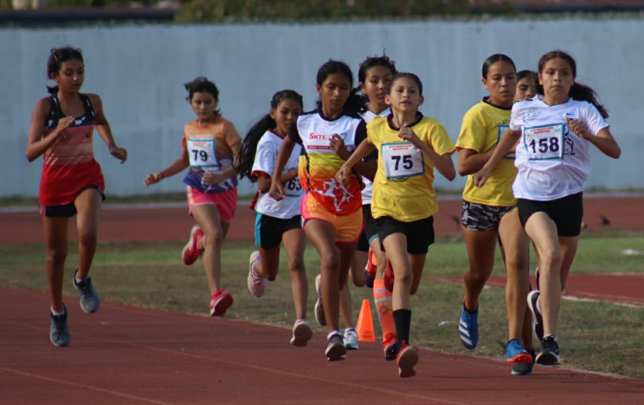 $!Velocistas ‘sacan chispas’ a la pista en la segunda fecha del Serial de Atletismo Imdem