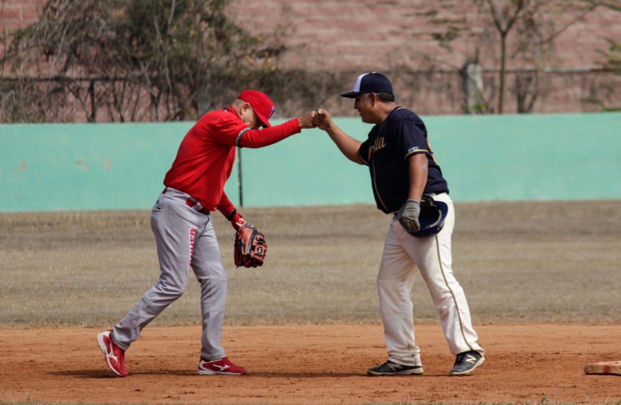 $!Agua Selecta le quita lo invicto a Murallenses en la Liga de Beisbol 40 Años y Más