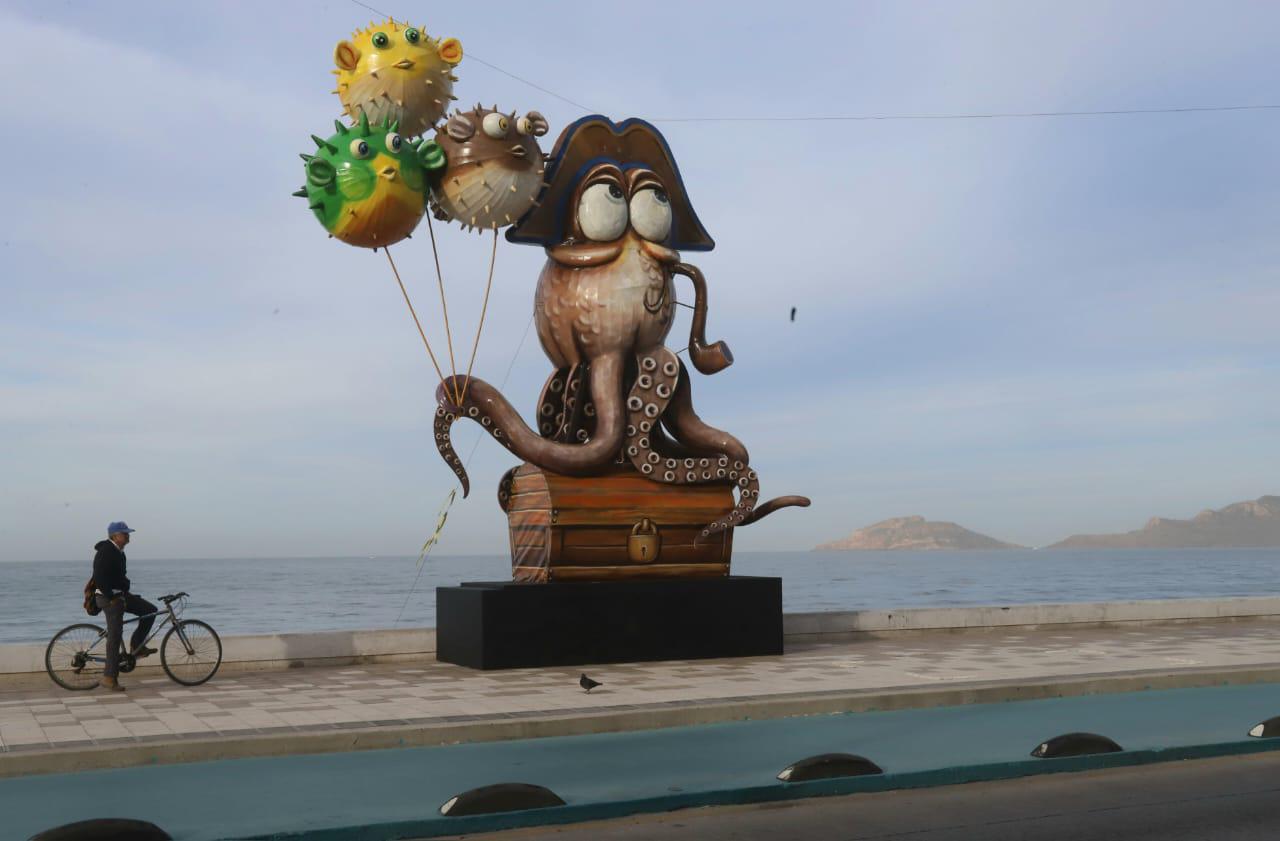$!Presenta malecón de Mazatlán mayor colorido de ambiente de Carnaval