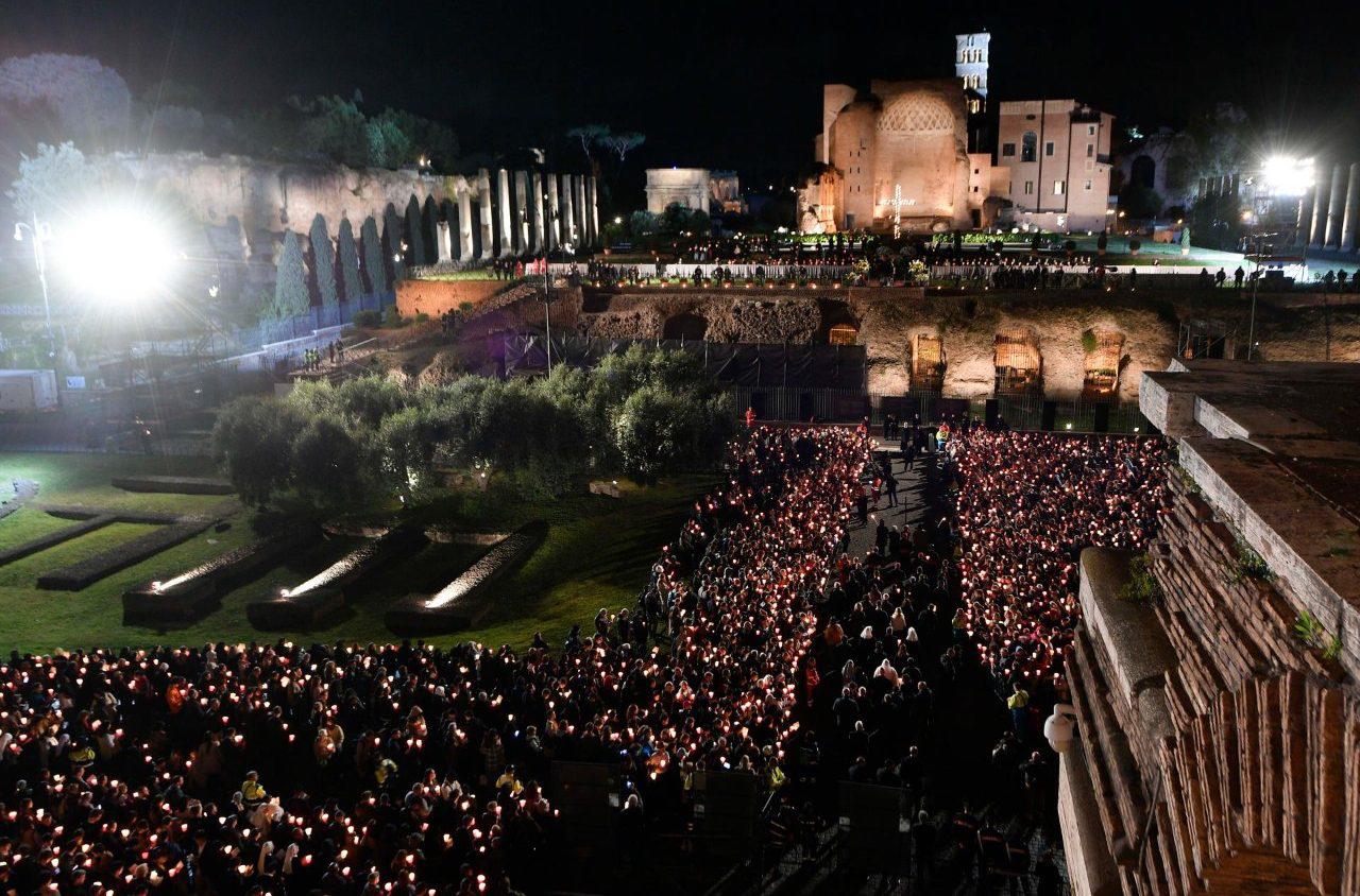 $!El Viacrucis en el Coliseo: una plegaria viva por el mundo herido