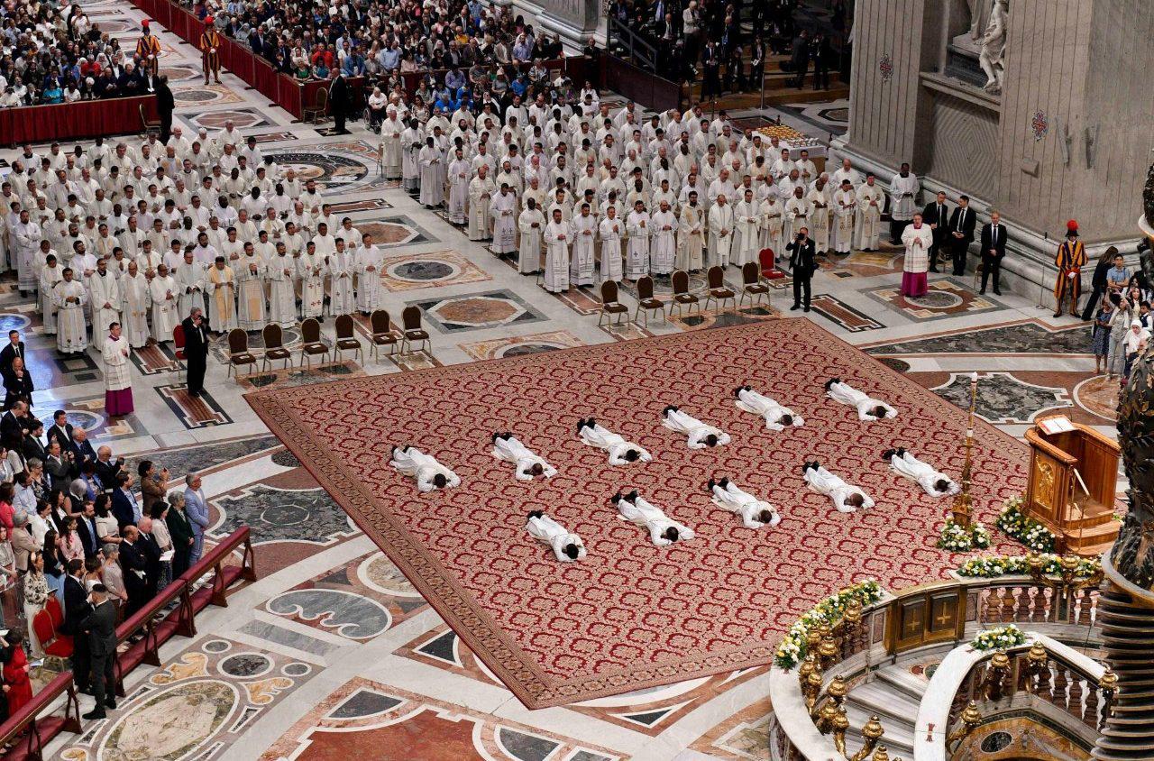 $!Pide León XIV a los nuevos sacerdotes reconstruir la credibilidad de una Iglesia herida