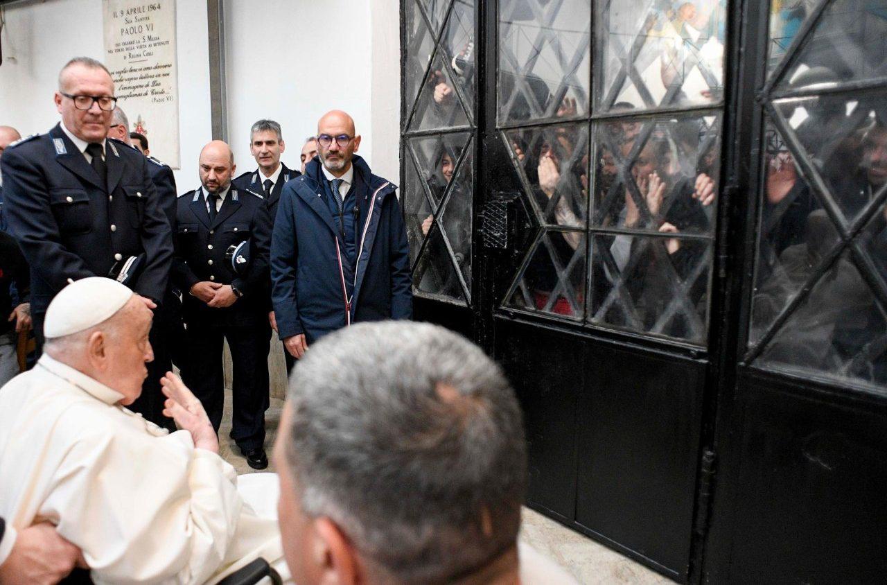 $!El Papa Francisco se reúne con 70 detenidos en la prisión romana de Regina Coeli por Jueves Santo