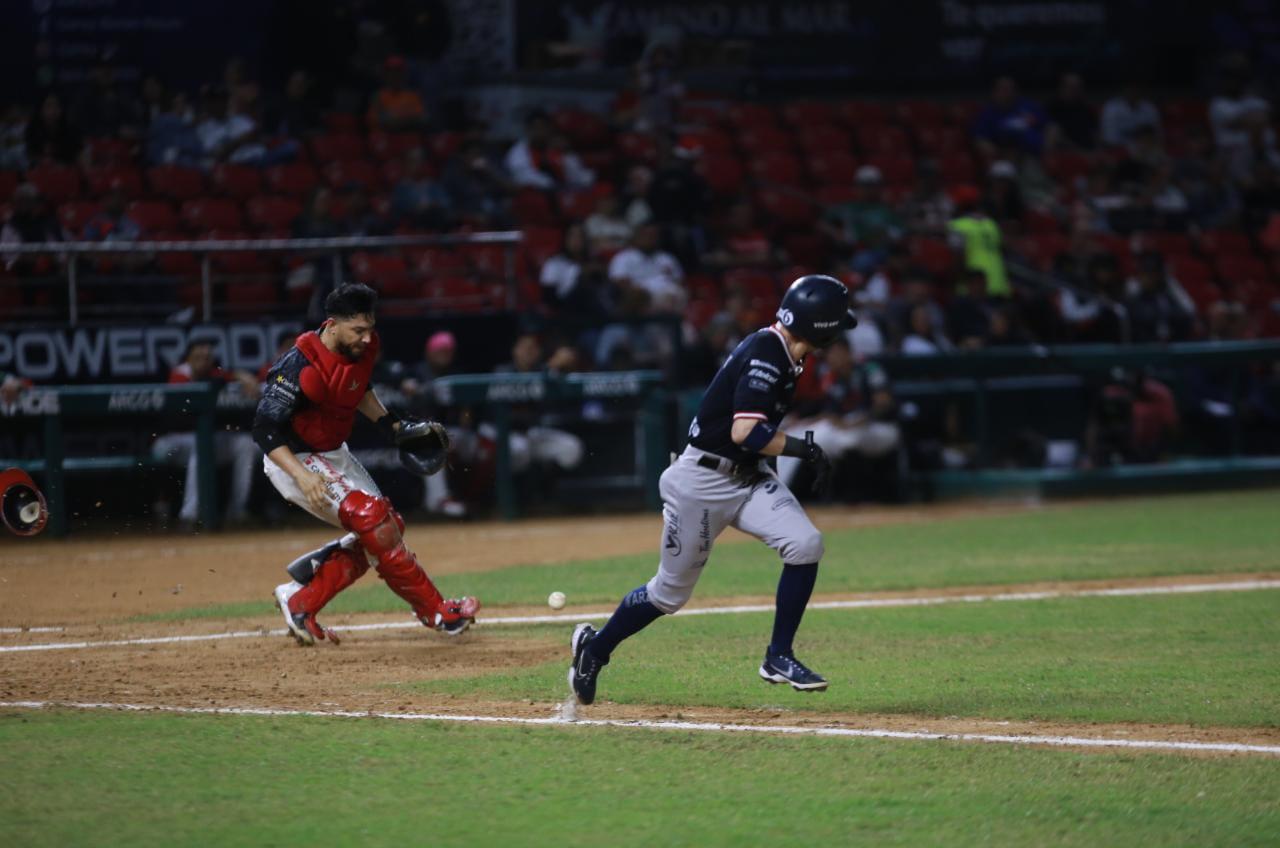 $!Falla relevo de Venados y Sultanes evita la barrida
