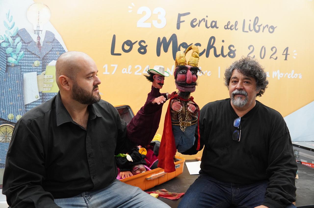 $!Guiñoleros de la UAS, integrado por Carlos Rochín y Fernando Mejía, llevan la magia de los títeres.