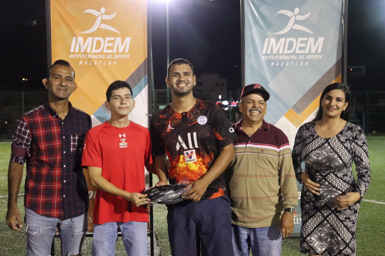 $!Viven noche de campeones en la Burócrata