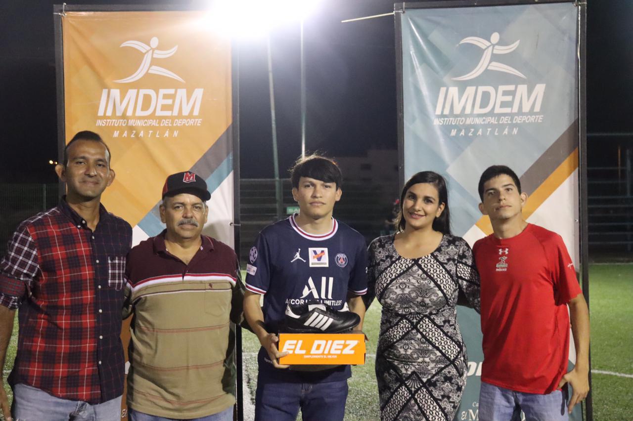 $!Viven noche de campeones en la Burócrata