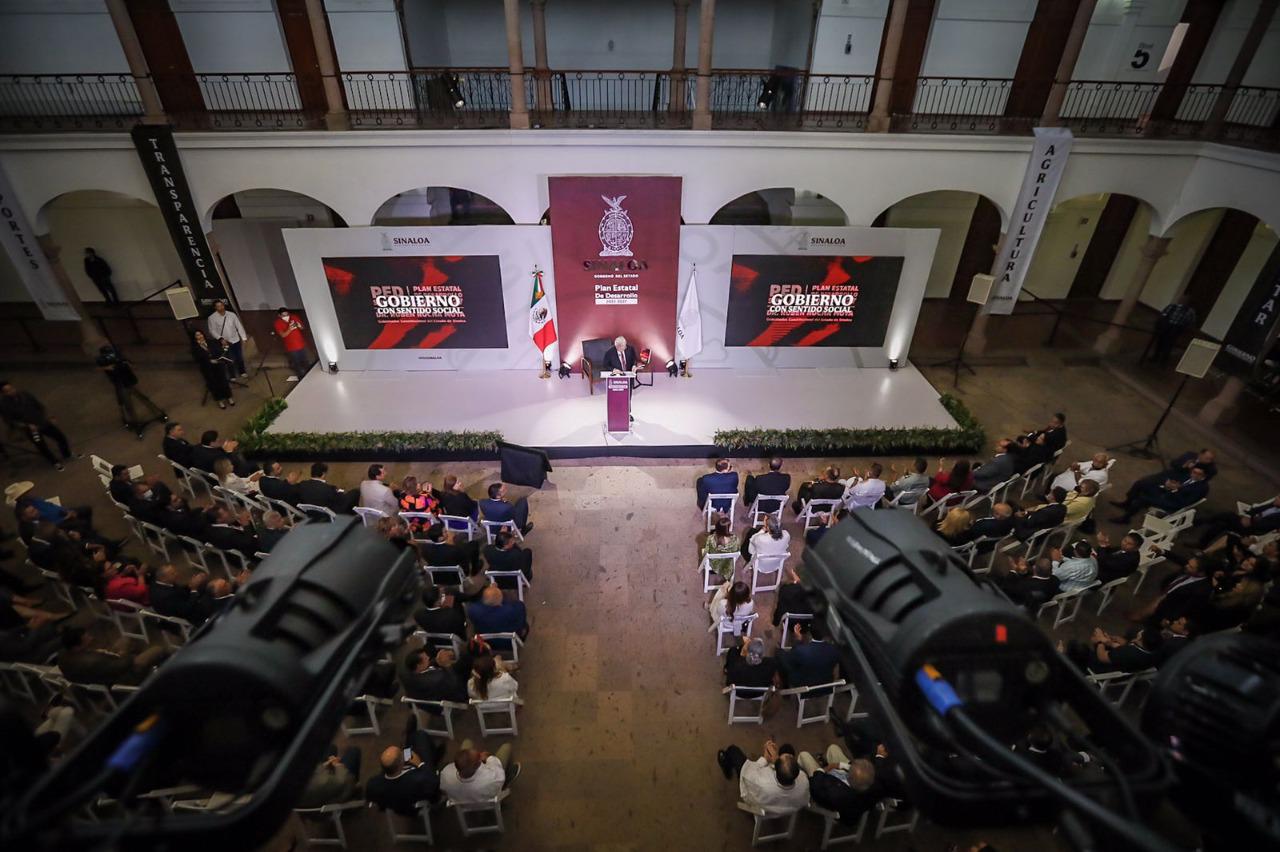 $!Obra social la prioridad del gobierno de Rocha Moya; presenta el Plan Estatal de Desarrollo