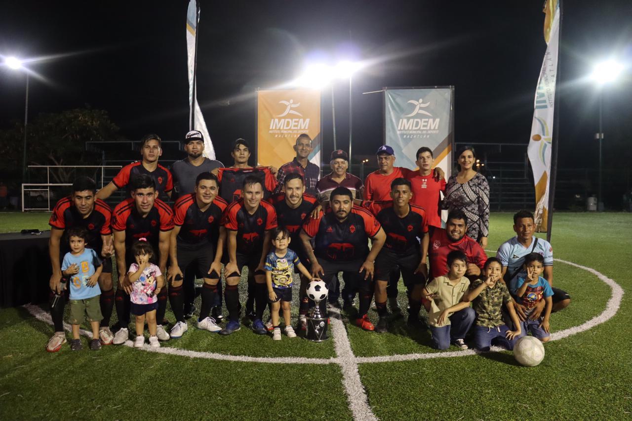 $!Viven noche de campeones en la Burócrata
