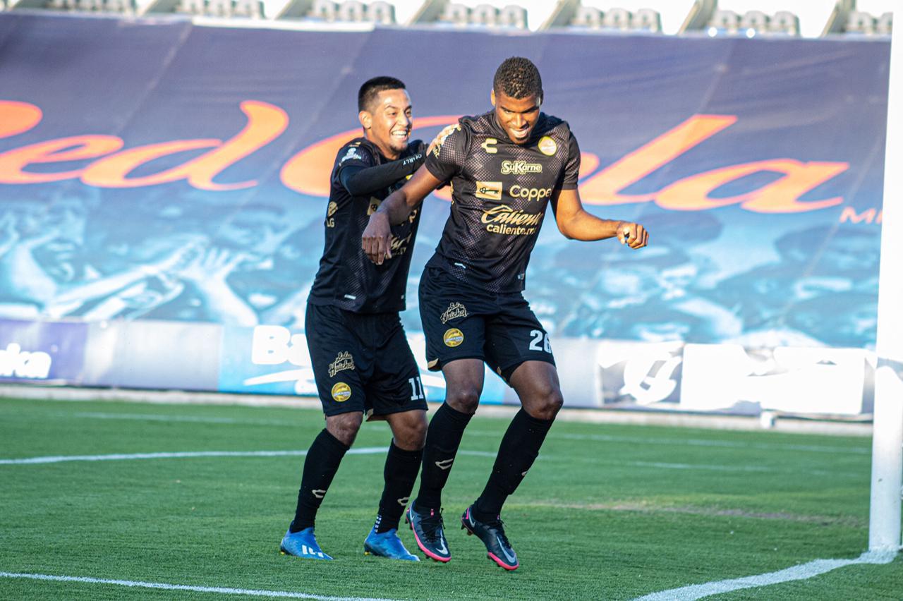 $!Dorados saca el empate en su visita a Toros del Celaya