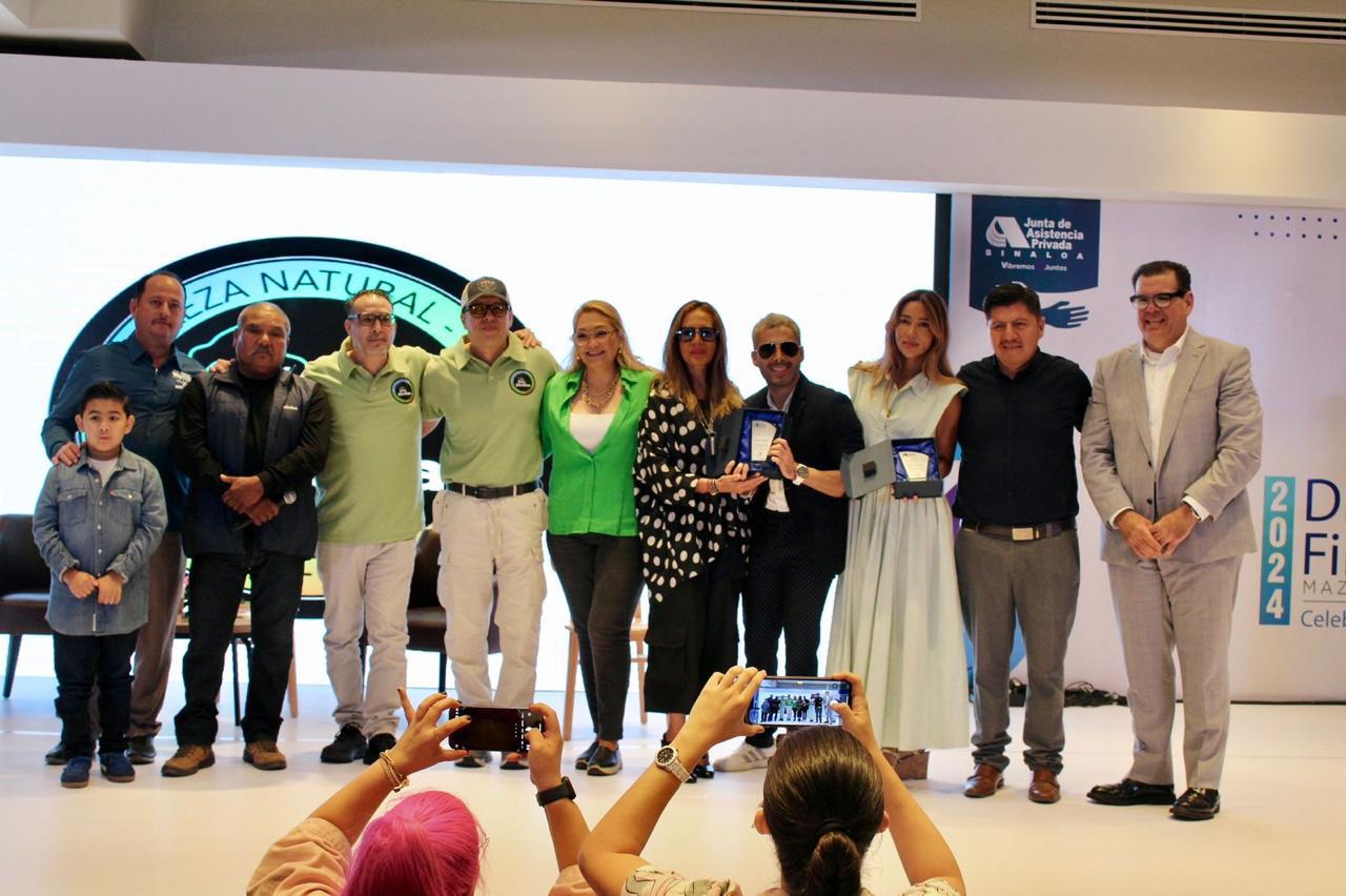 $!Junto a su equipo, los hermanos Andrade brindan apoyo a 22 comunidades indígenas.