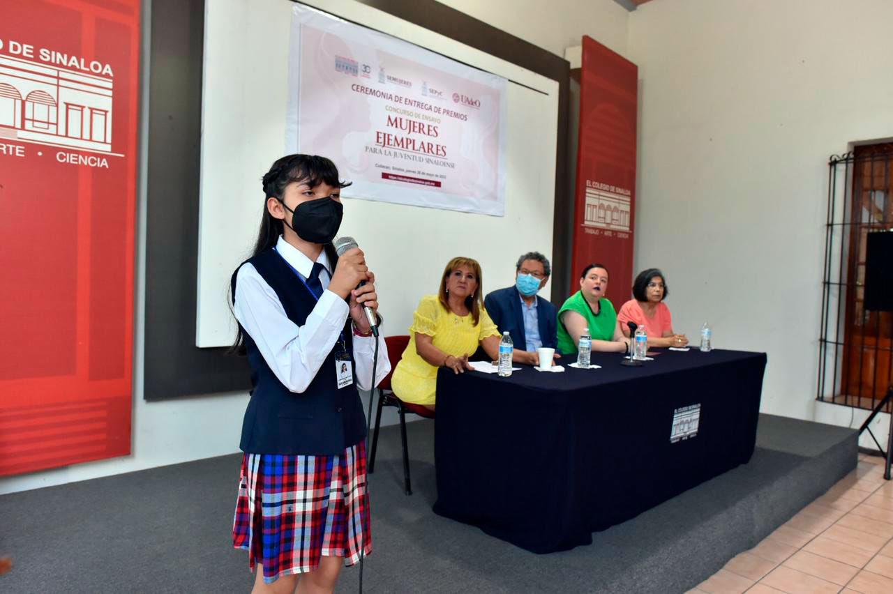 $!Entregan los premios del Concurso de Ensayo Mujeres Ejemplares para la Juventud Sinaloense