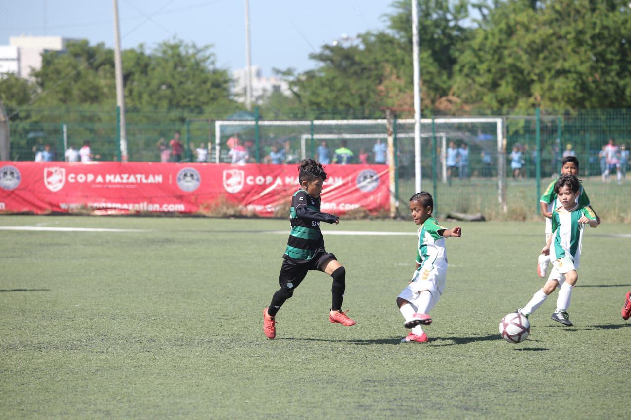 $!Academia Santos se encamina al título de la Copa Mazatlán