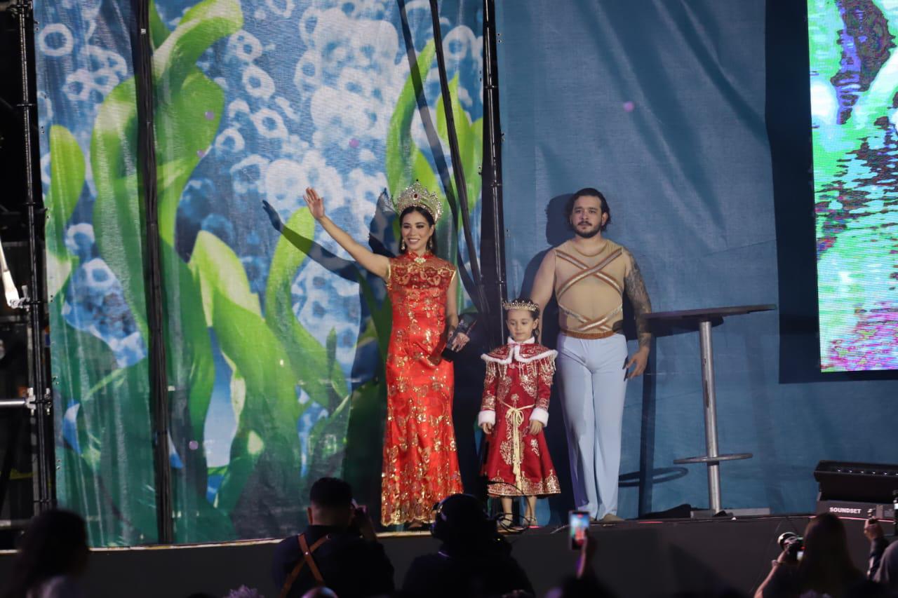 $!Coronan a Ángela I como Reina Infantil y a Ximena II, Reina de la Poesía del Carnaval de Mazatlán 2025