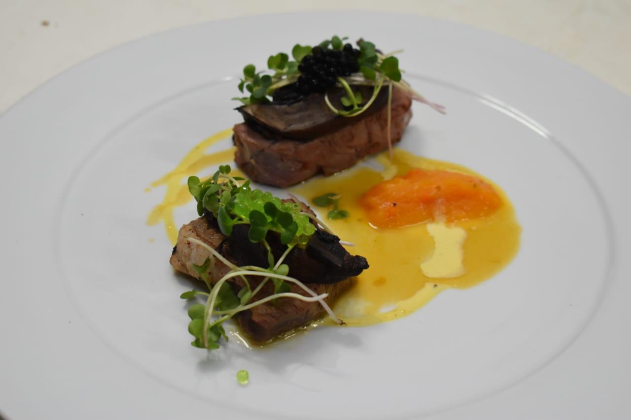 $!Platillo fuerte fue un Asian New York Steak, Japanese tuna, hongo silvestre y puré de calabaza.