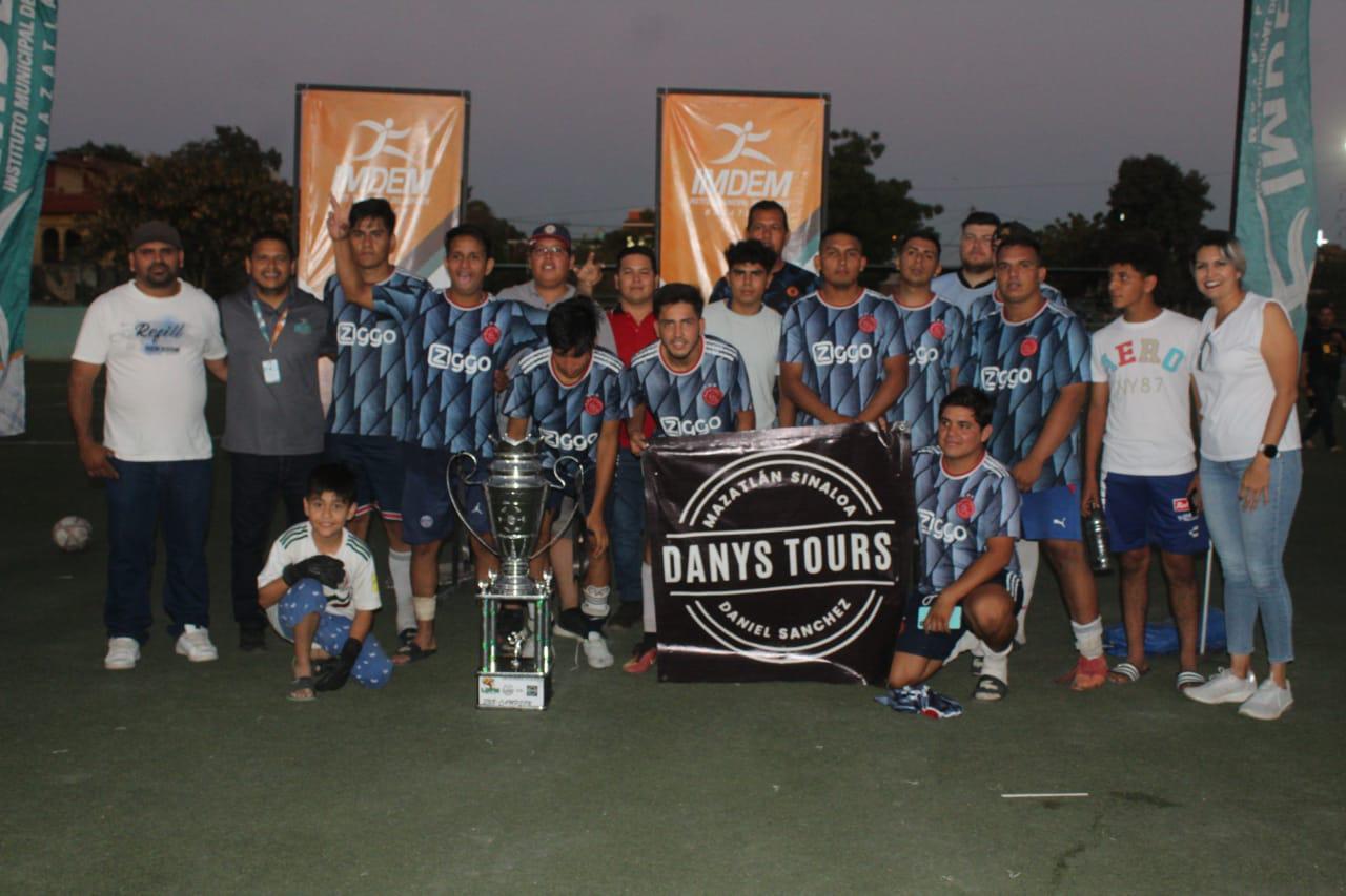 $!Dandy’s gana la final y se corona campeón de Segunda Fuerza en la Flores Magón, en Mazatlán
