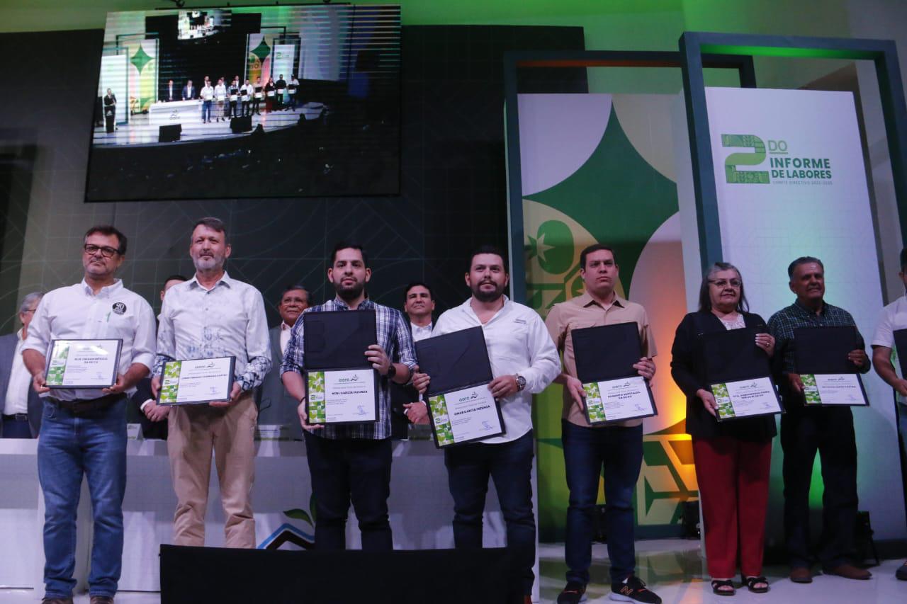 $!Presenta Enrique Riveros segundo informe al frente de la AARC