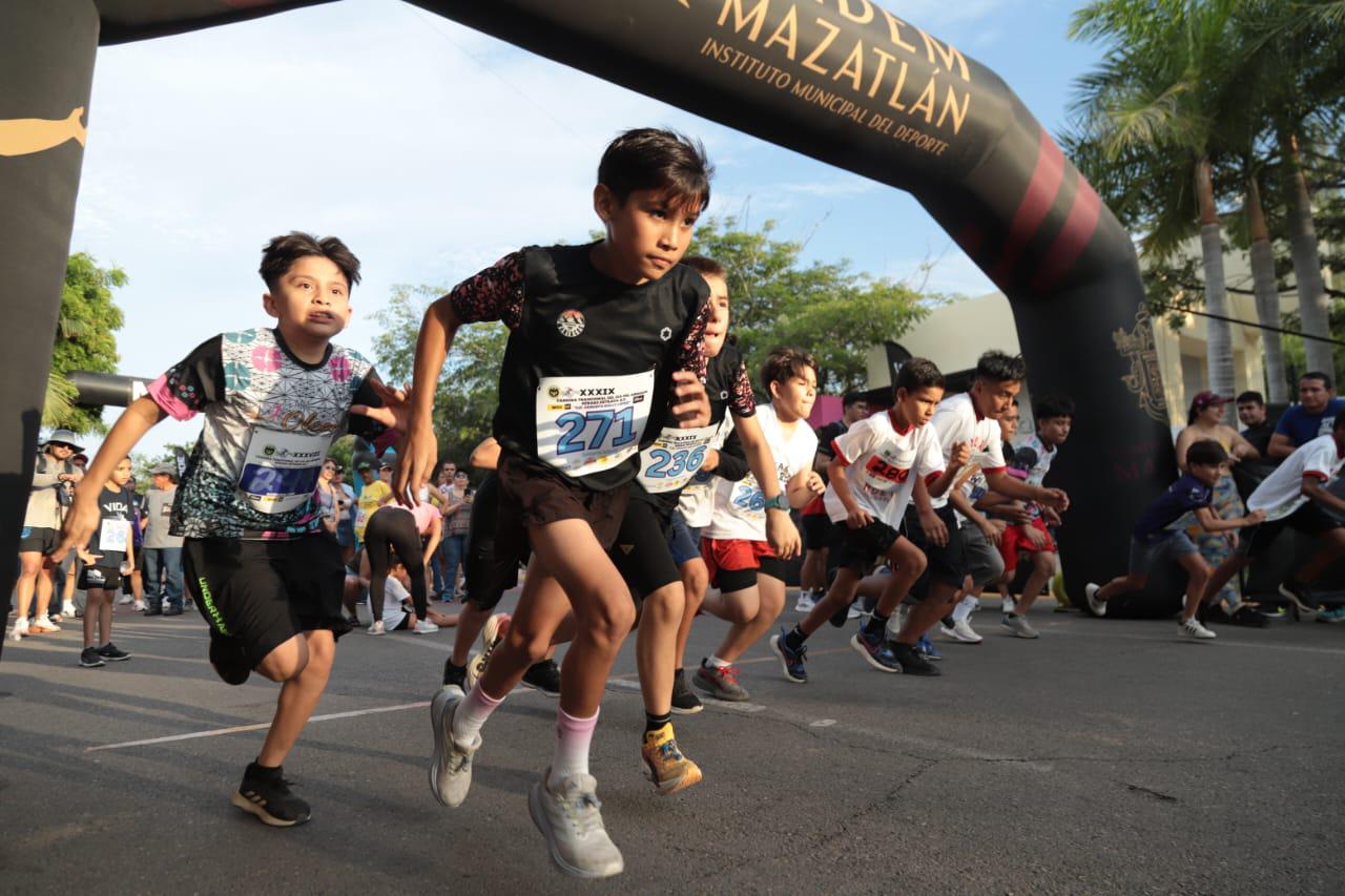 $!Dinastía Labrador hace de las suyas en Carrera del Día del Abogado