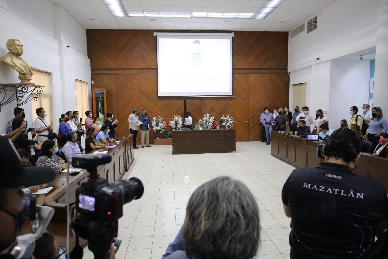 $!Llega a su fin la crisis política en el Cabildo de Mazatlán; ya hay Secretario, Tesorero y Oficial Mayor