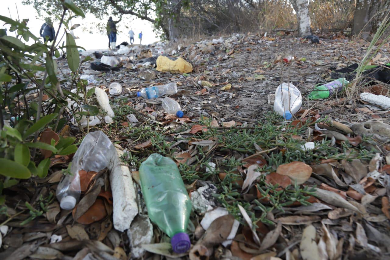 $!‘Están completamente contaminados los humedales de Mazatlán’, señala ambientalista Sofía Trejo
