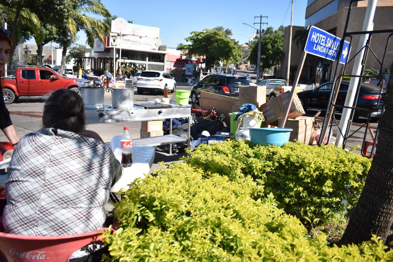 $!Molesta a vendedores de La Lomita tardío cierre de calles para la vendimia
