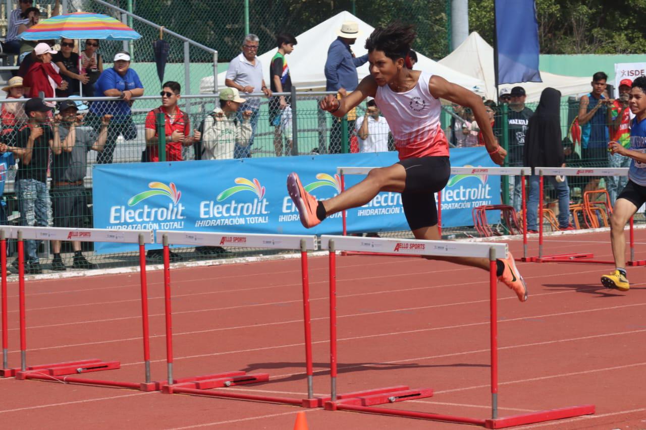 $!Destacan mazatlecos en Encuentro Atlético de Pista y Campo