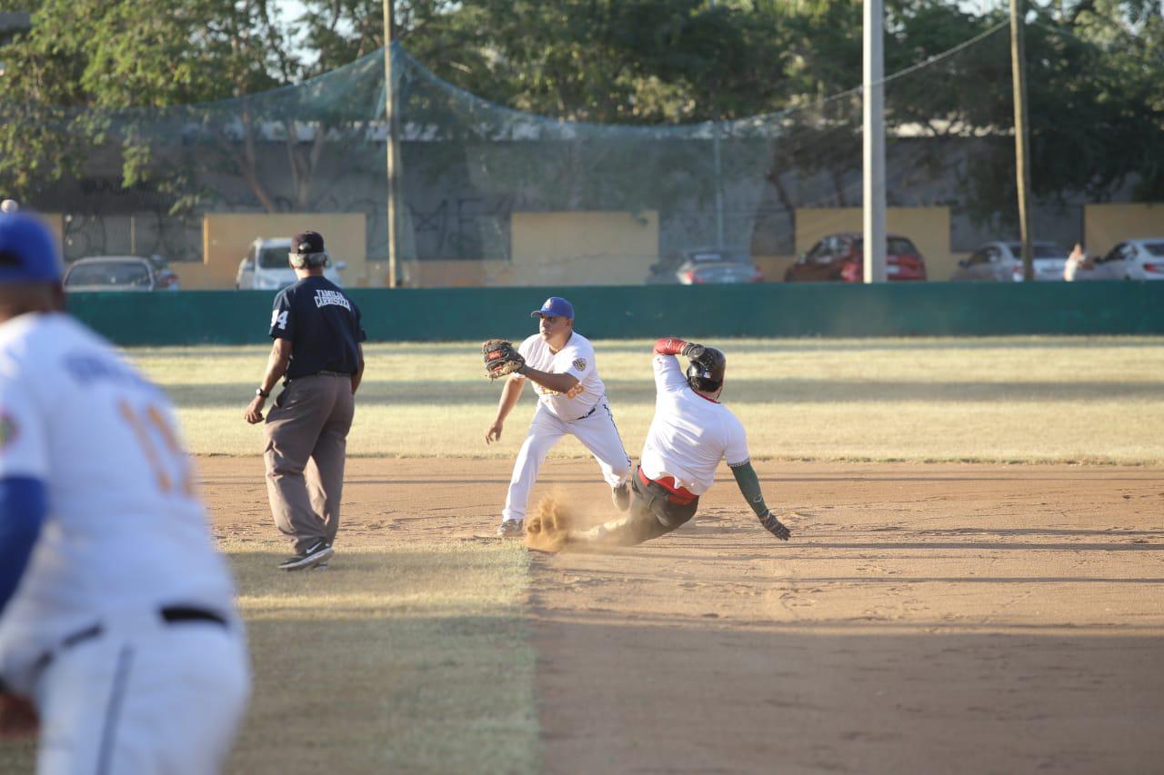 $!Amigos del Maca se corona campeón de la Liga de Meseros al Bat