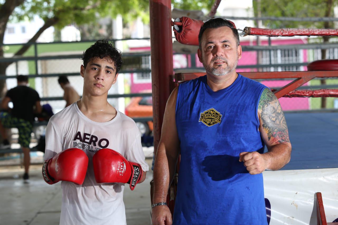$!Muchos pugilistas han recibido las enseñansas del entrenador.