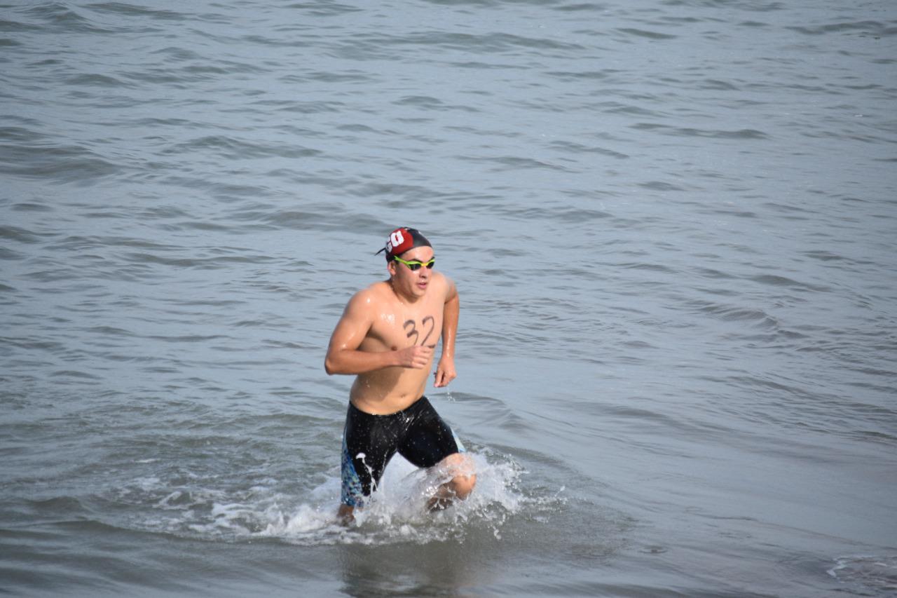 $!Mercado y De La Rocha dominan Maratón Acuático, en Playa Norte