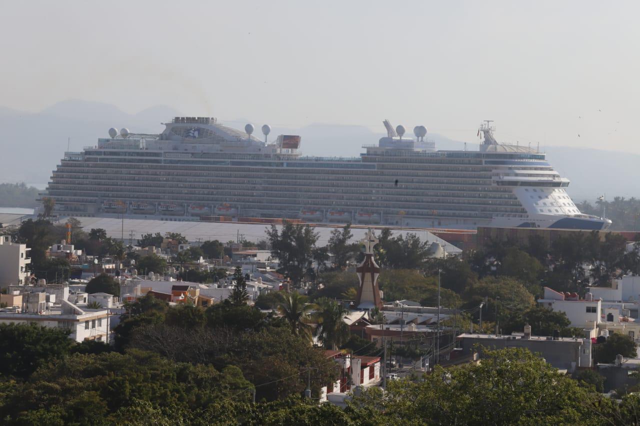 $!Crucero, futbol y Carnaval traen notable afluencia turística en Mazatlán