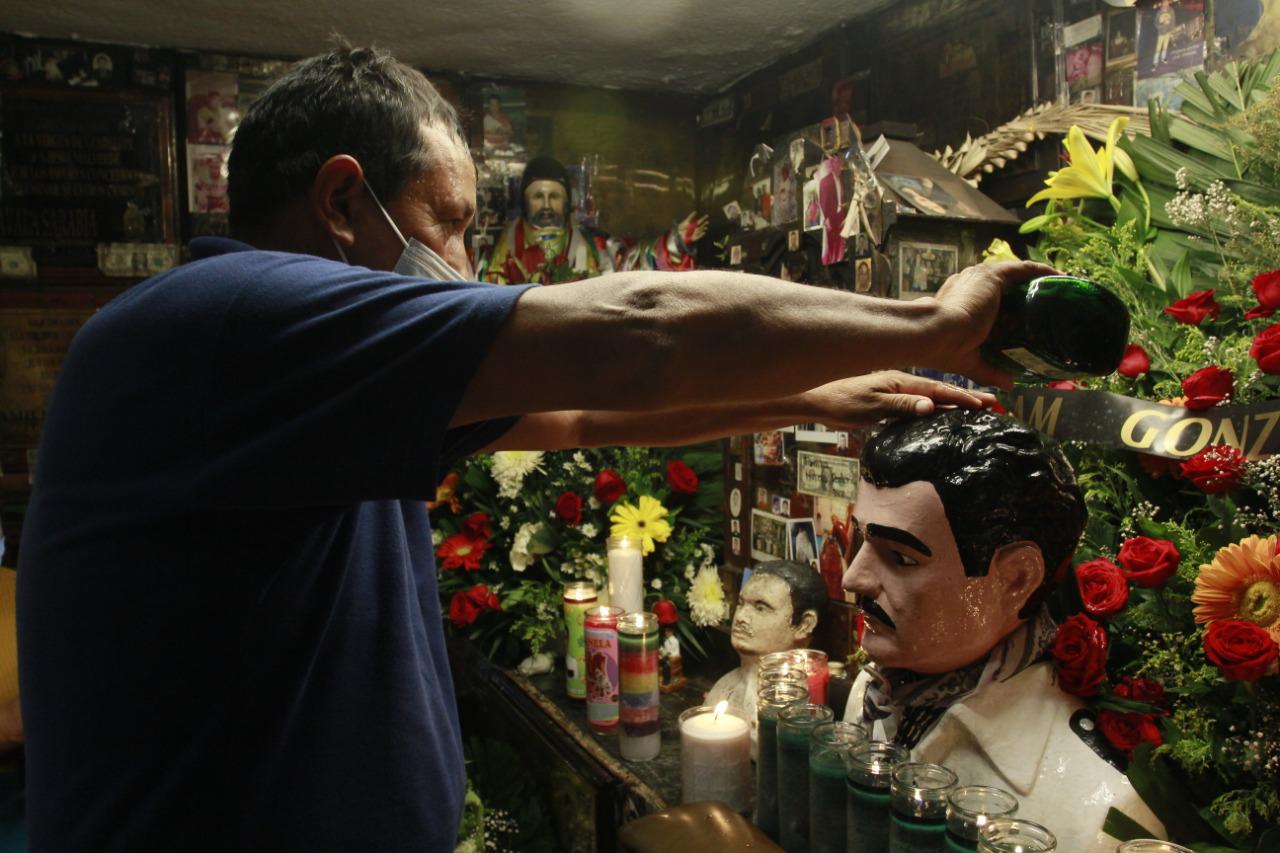 $!Culiacán recuerda a Jesús Malverde en su 112 aniversario luctuoso