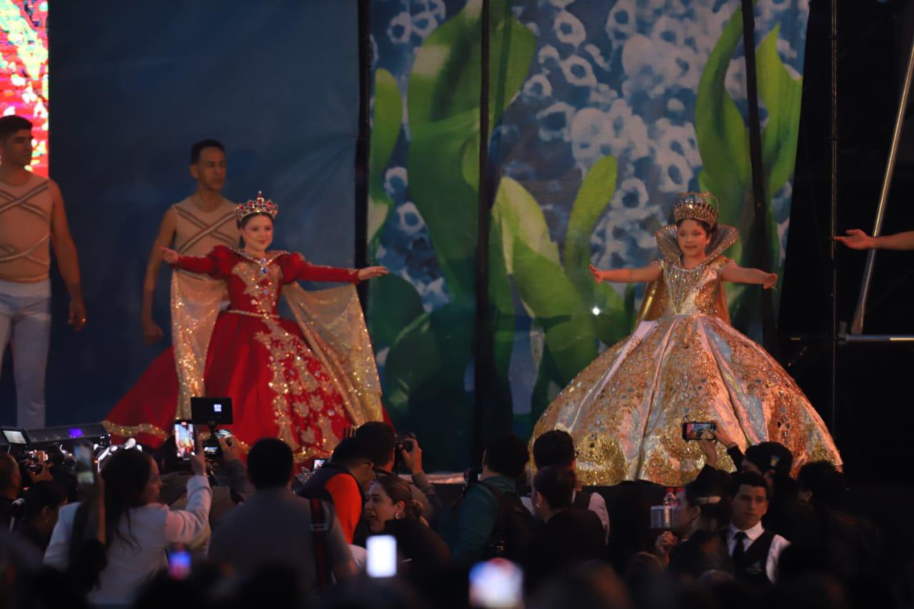 $!Coronan a Ángela I como Reina Infantil y a Ximena II, Reina de la Poesía del Carnaval de Mazatlán 2025
