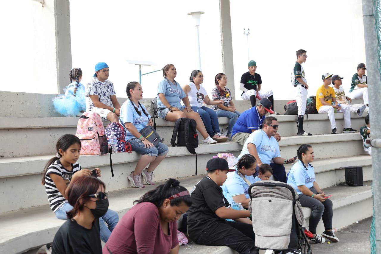 $!Las familias disfrutan en grande el torneo.