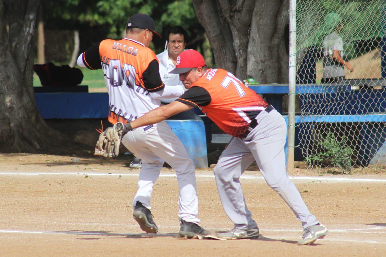 $!The Golden Zone y Los Plebes del Rancho buscarán el título de la Liga de Taxis Verdes