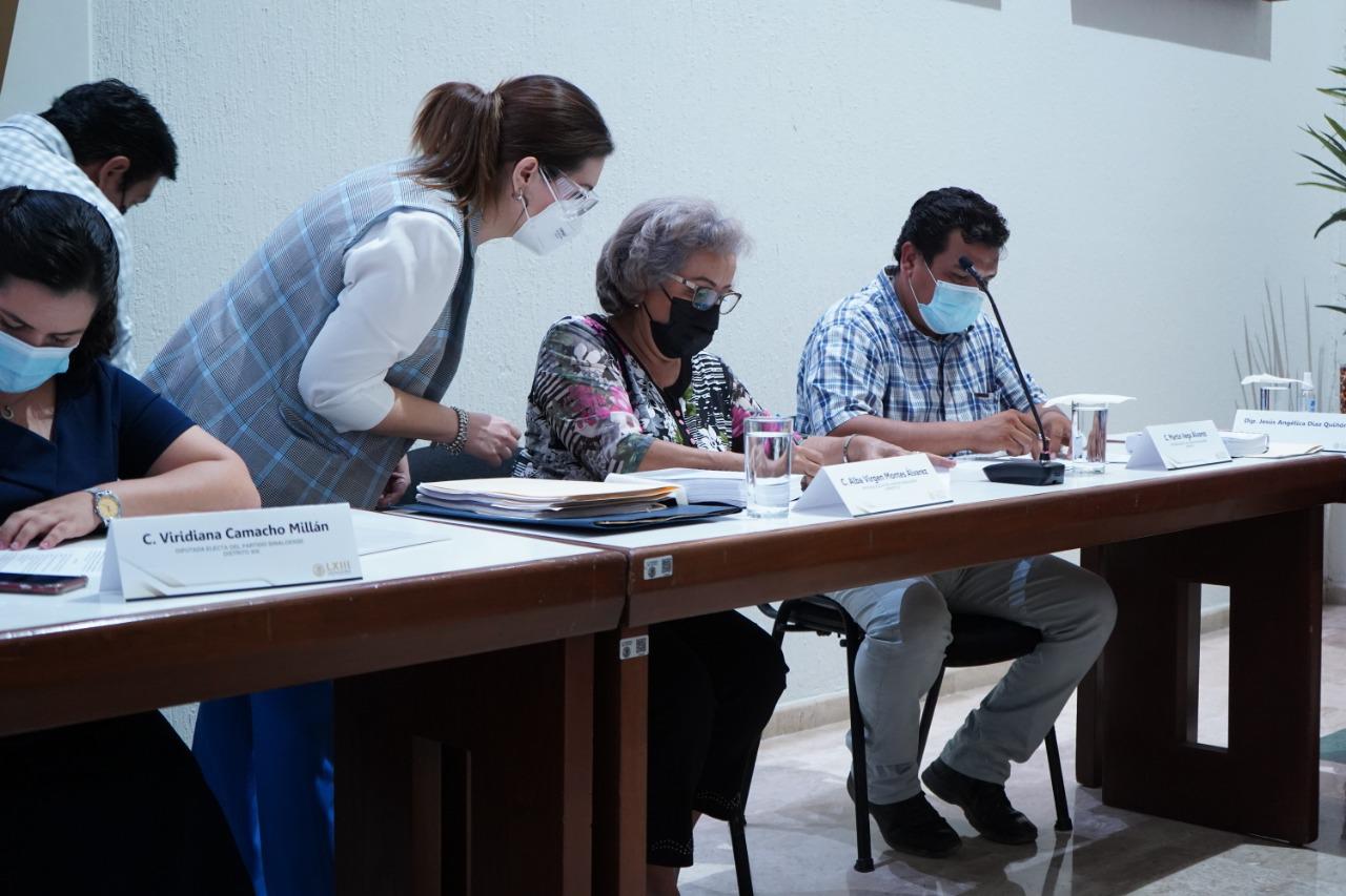 $!Alba Virgen Montes Álvarez del Distrito 7 haciendo su registro