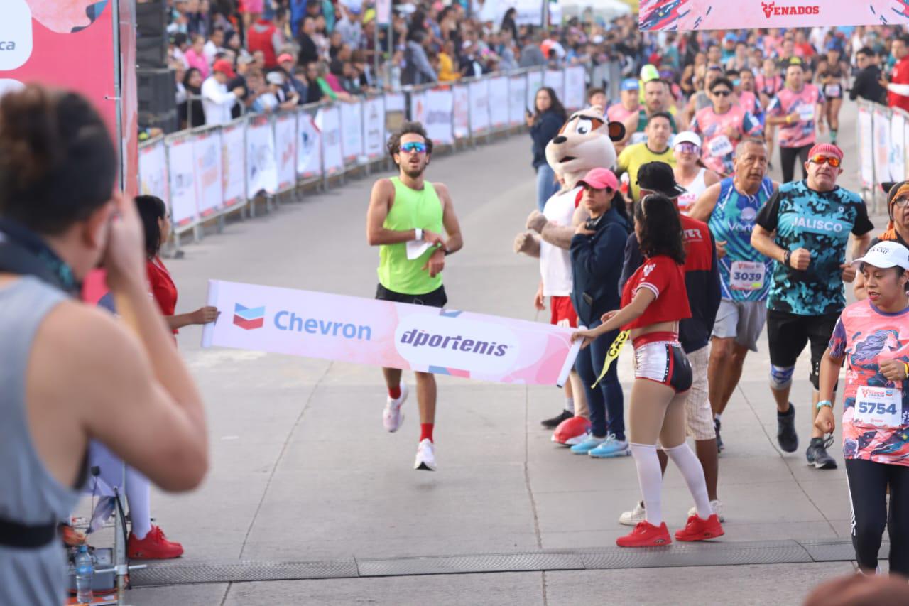$!Rodrigo González y Elvia Carranco imponen su ritmo en los 5K del Gran Maratón Pacífico