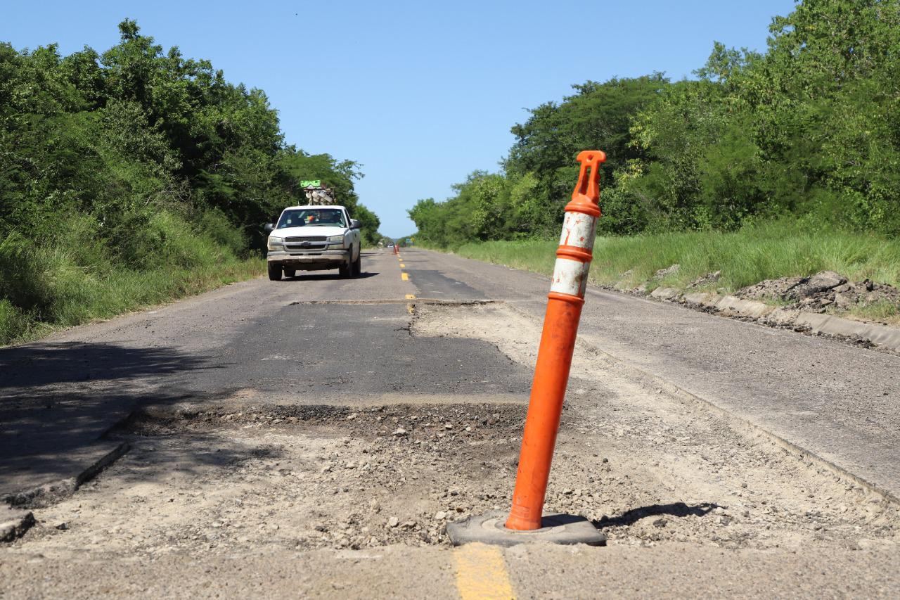 $!Parchan baches de la carretera Mármol-El Quelite