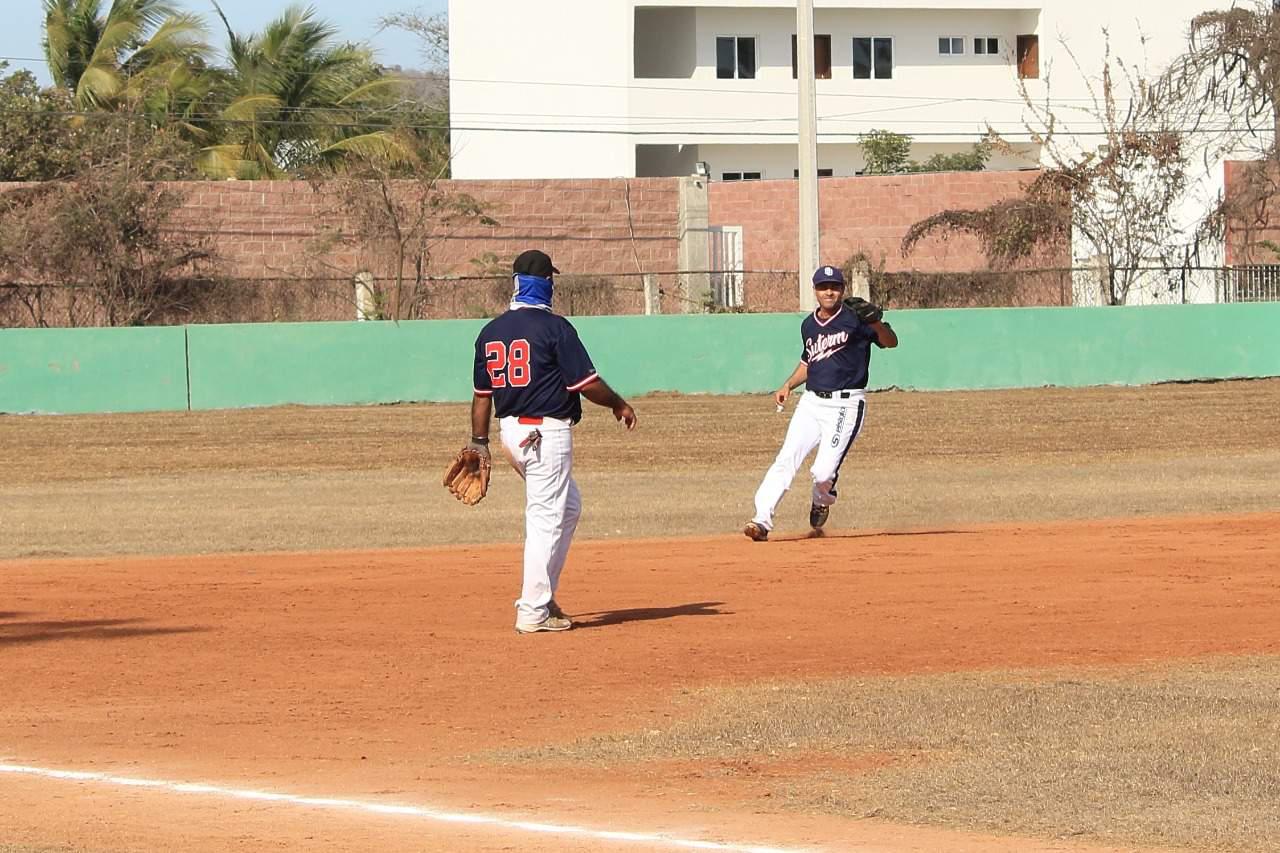 $!SUTERM pierde lo invicto en la Liga de Beisbol Categoría 40 Años y Más
